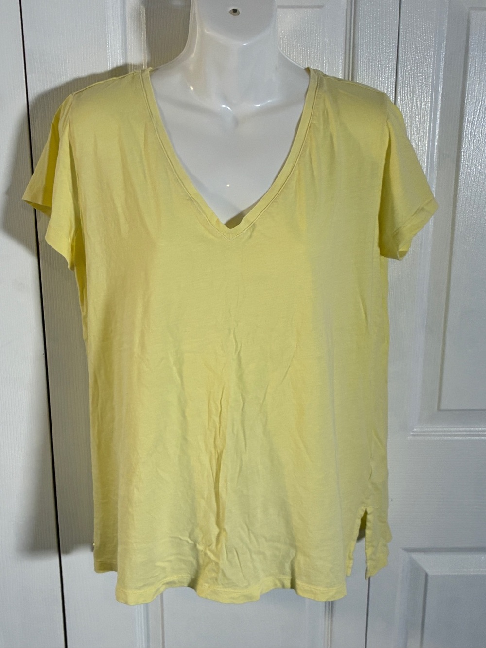 Lilly Pulitzer Yellow V-Neck Cotton Tee Size L